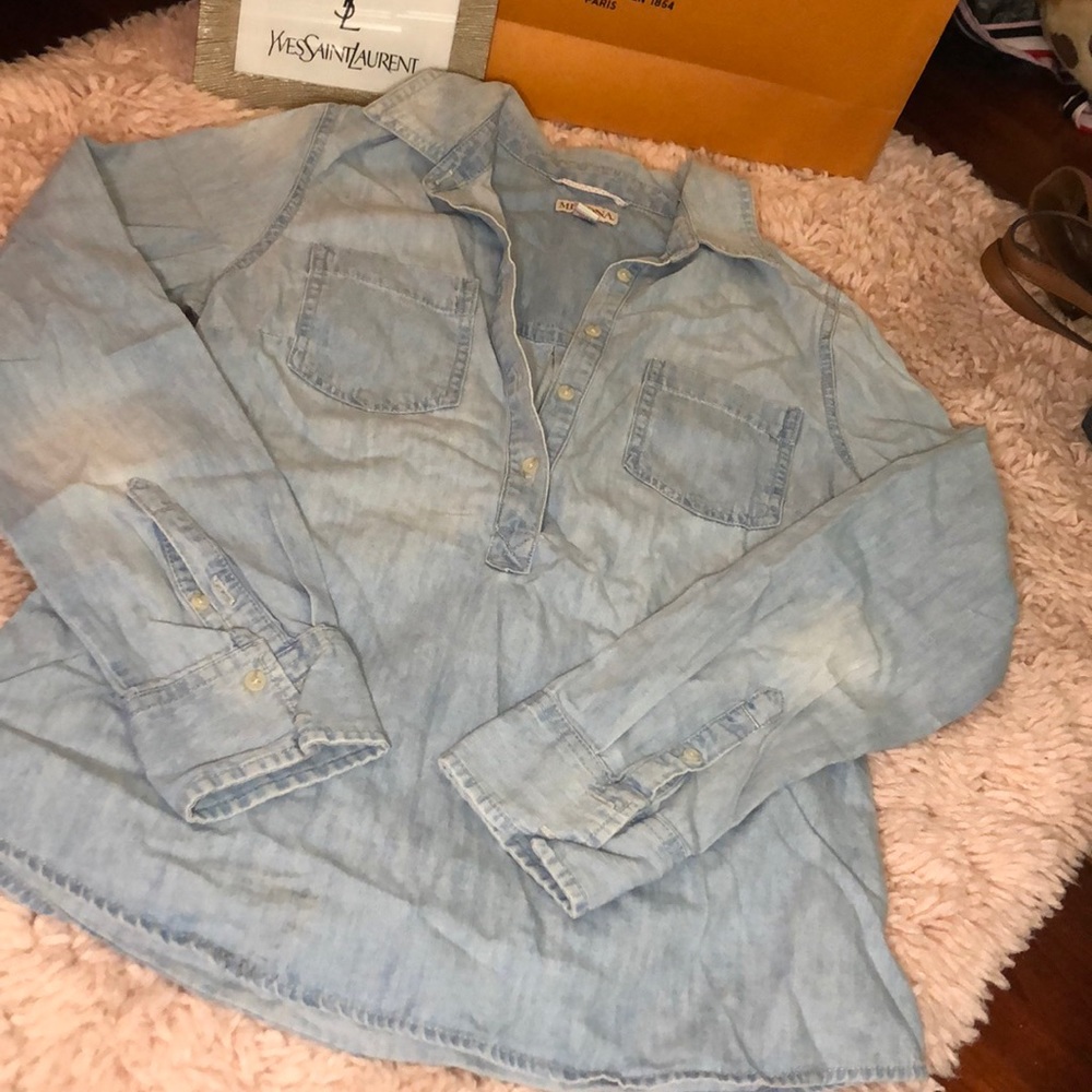 Stylish denim blouse 💙
